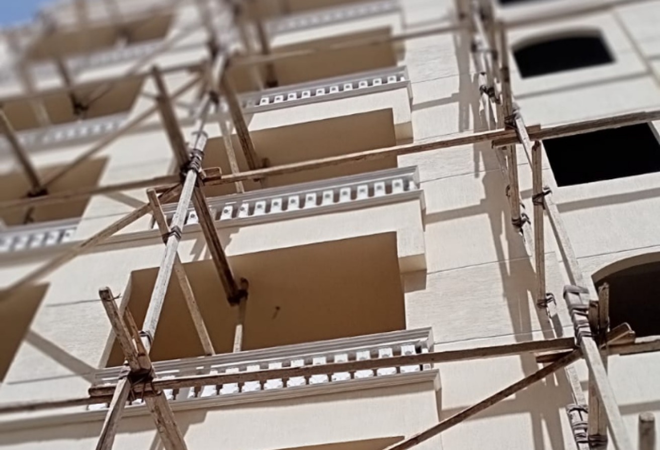 شقة 160 متر للبيع في حي الأندلس التجمع الخامس نصف تشطيب استلام فوري - Image 2