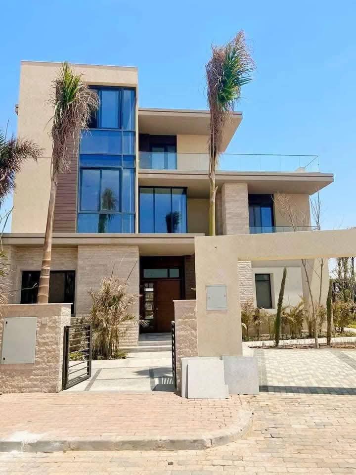 Corner Townhouse 210 sqm for Sale in Zomra New Cairo - Image 2