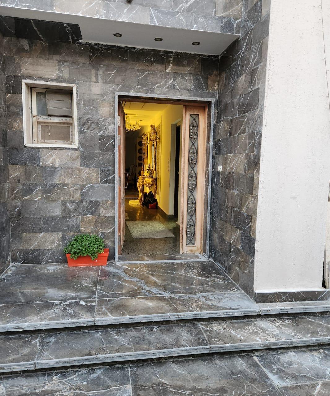 فيلا ستاند ألون للبيع في كمبوند القرنفل هايتس التجمع الخامس - Image 3