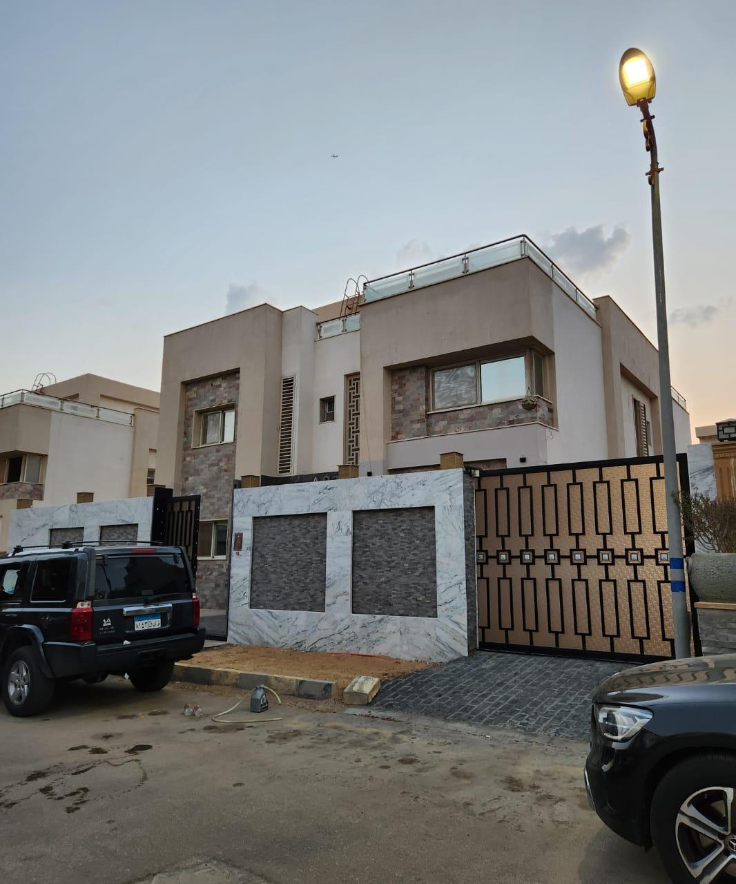 فيلا ستاند ألون للبيع في كمبوند القرنفل هايتس التجمع الخامس - Image 8