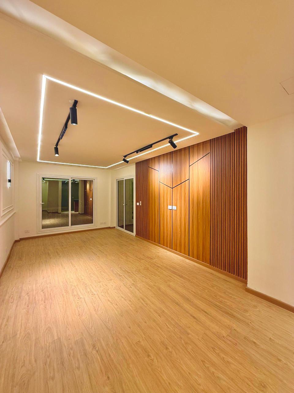 شقة 107م للبيع في مدينتي القاهرة الجديدة تشطيب فندقي وإطلالة بانورامية - Image 1