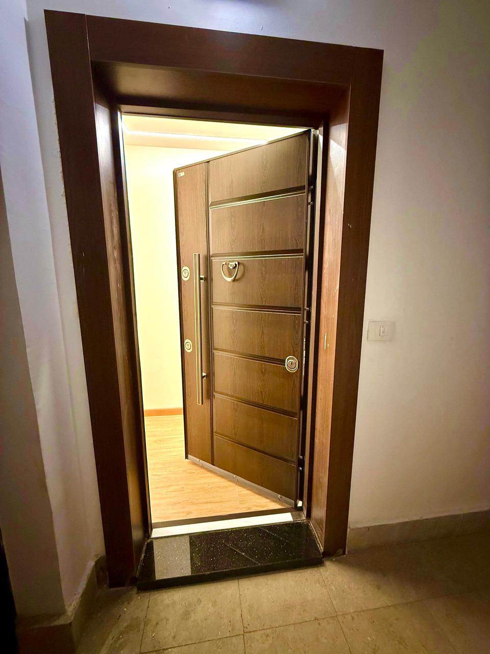 شقة 107م للبيع في مدينتي القاهرة الجديدة تشطيب فندقي وإطلالة بانورامية - Image 4