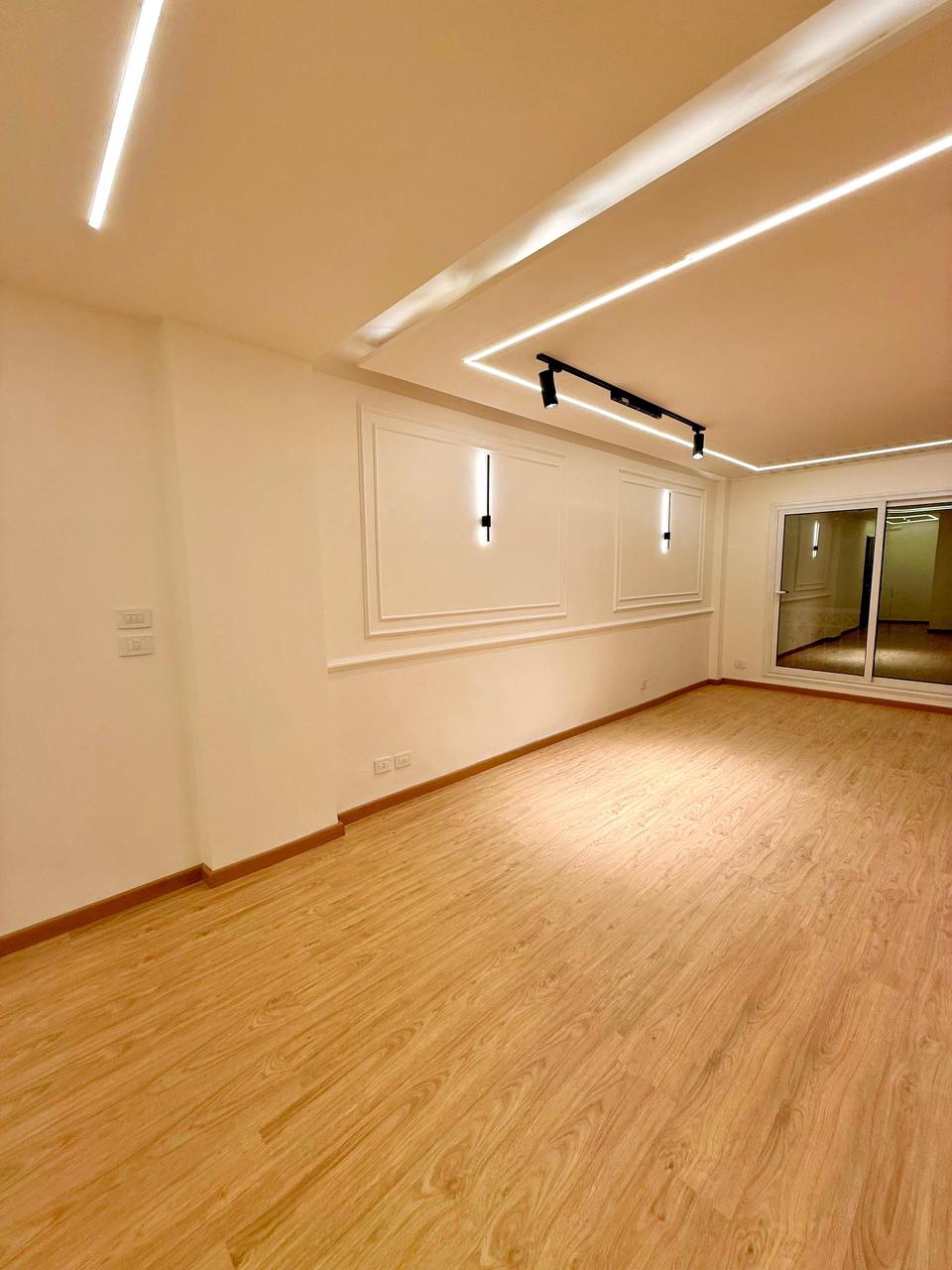 شقة 107م للبيع في مدينتي القاهرة الجديدة تشطيب فندقي وإطلالة بانورامية - Image 9