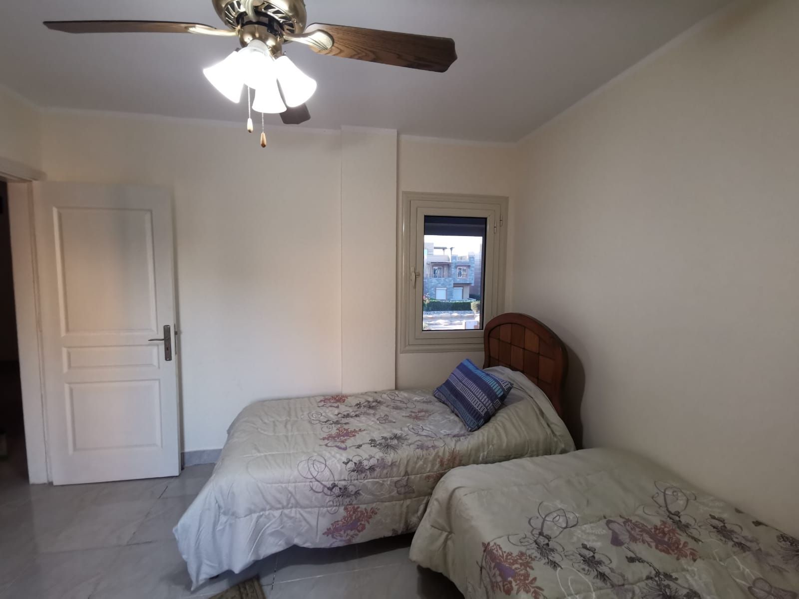 فيلا تاون هاوس مفروشة 200م للبيع في قرية لاجولي مارينا العين السخنة استلام فوري - Image 1