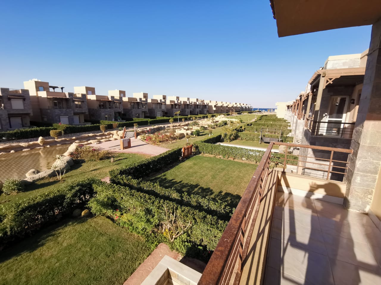 فيلا تاون هاوس مفروشة 200م للبيع في قرية لاجولي مارينا العين السخنة استلام فوري - Image 16