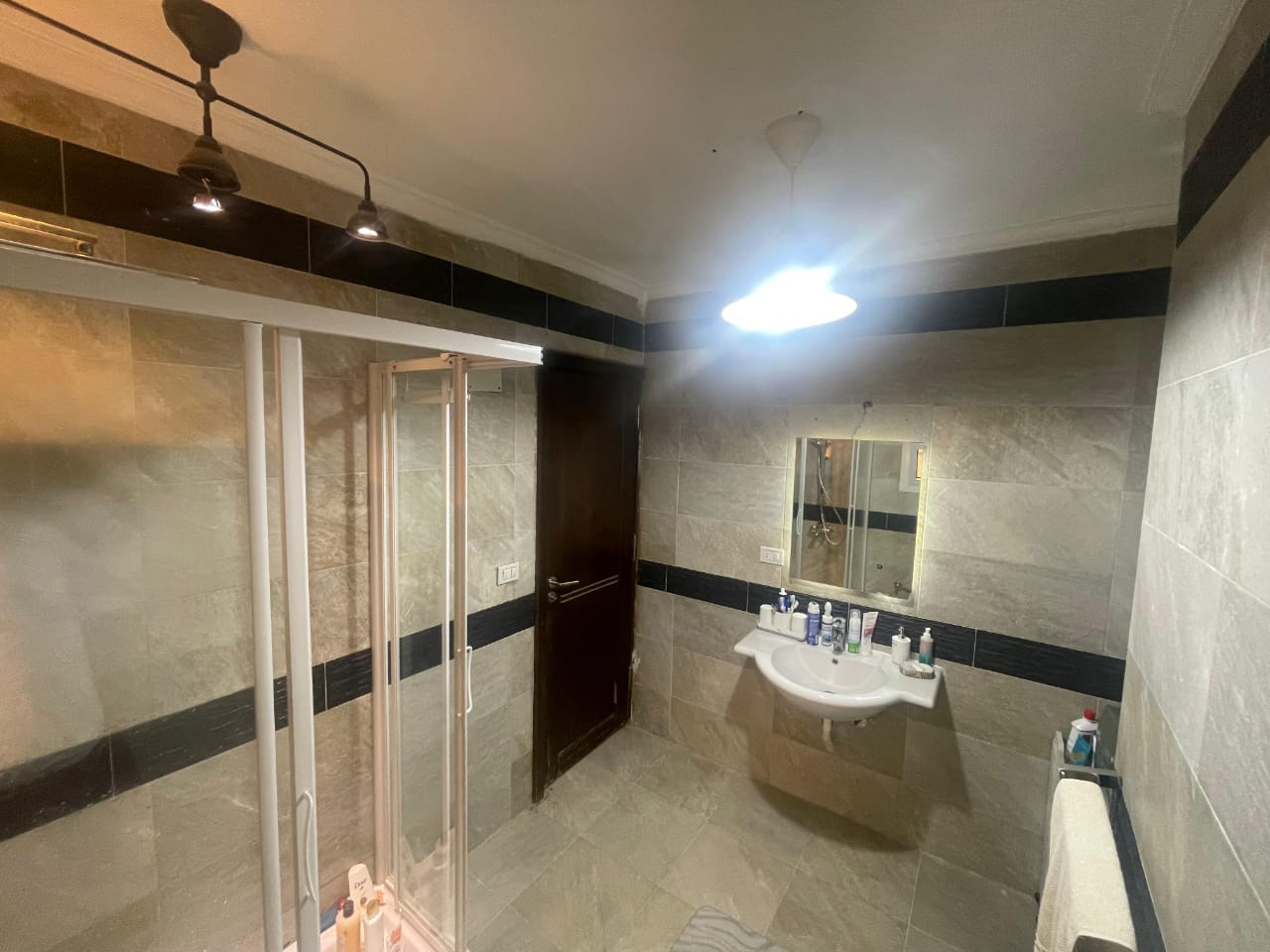 شقة90م للبيع تشطيب كامل في أبراج المعمورة زهراء المعادي - Image 5