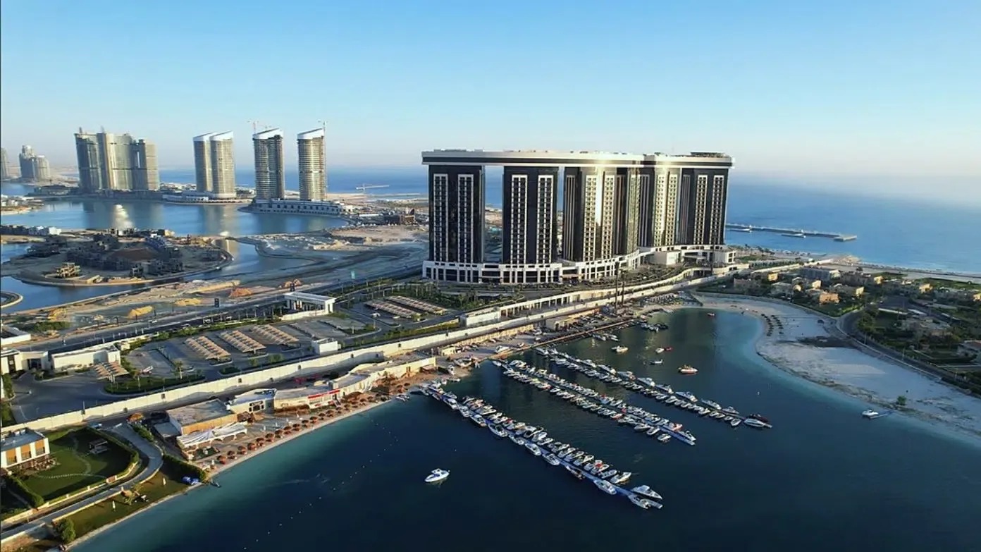 فيلا تاون هاوس كورنر 340م للبيع في كمبوند مزارين العلمين الجديدة استلام فورى - Image 4