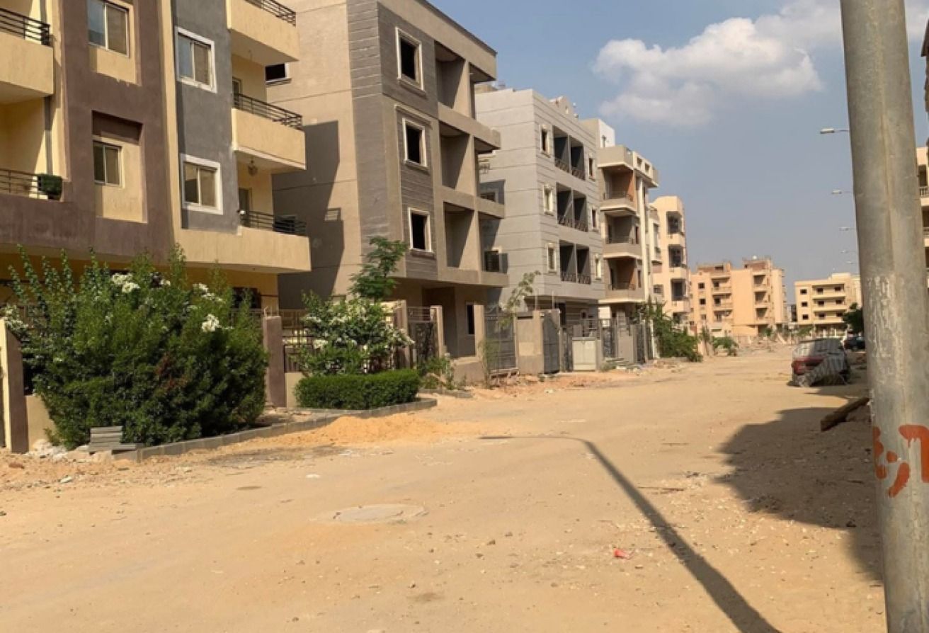 شقة 135 متر للبيع في حدائق أكتوبر استلام فوري - image 2