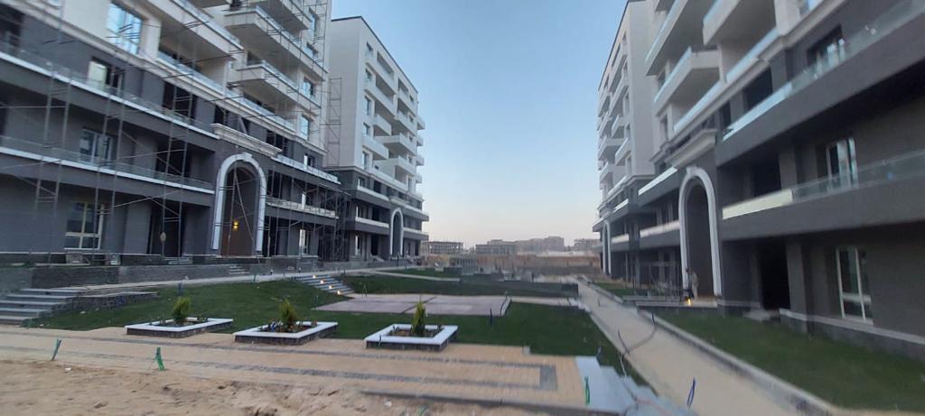 شقة 177 متر للبيع في ديجويا 3 العاصمة الإدارية الجديدة نصف تشطيب استلام فوري - image 1