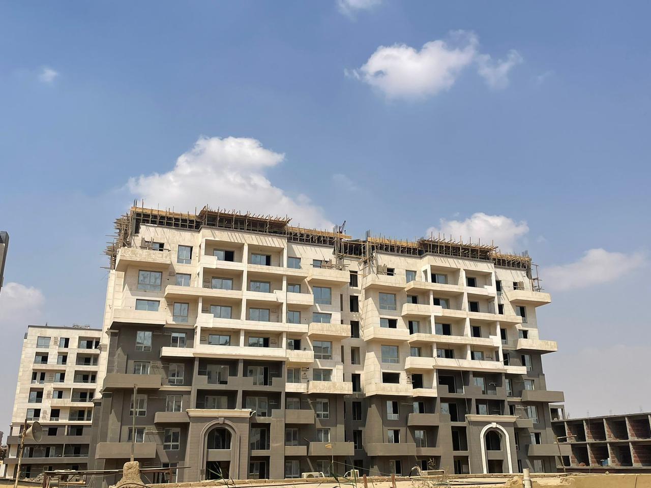 شقة 177 متر للبيع في ديجويا 3 العاصمة الإدارية الجديدة نصف تشطيب استلام فوري - image 5